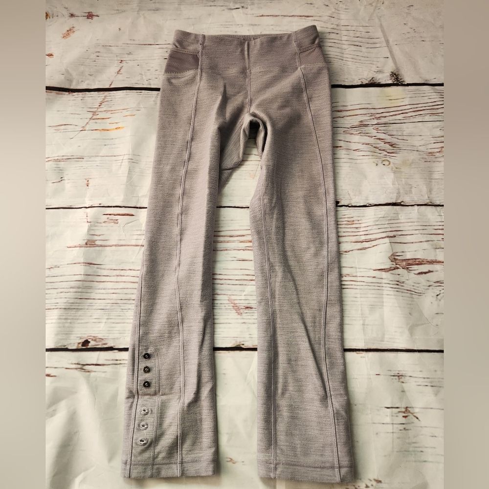 Lululemon Ride On Button Roll Cuff Size 2 - image 1